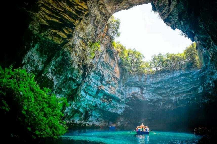 Phong-Nha-Ke-Bang-caves-in-vietnam